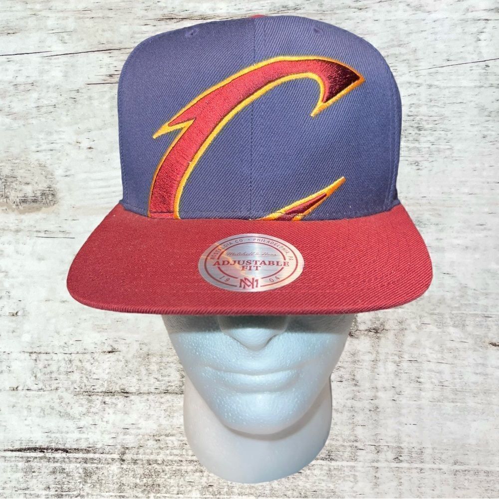 Mitchell & Ness Navy blue NBA Cleveland Cavaliers Logo Adjustable SnapBack Hat